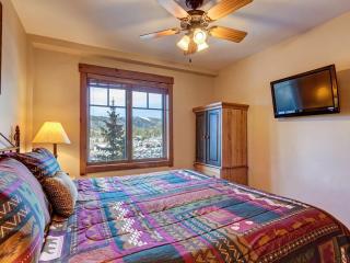 Luxury 1 Bedroom Mountain Vacation Rental In Breckenridge With Access To A Hot Tub And Heated Garage Parking - 7