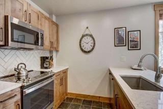 Mountain Thunder Lodge 2 Bedroom Condo - Ski In Via Skyway Skiway! - 3