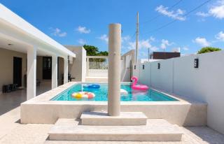 Villa Roberto, amplia casa en Chelem con piscina, a 50 m de la playa - 0