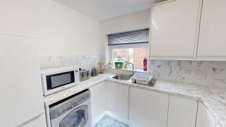 Stylish 2-bed Reading apartment stay with parking - 6