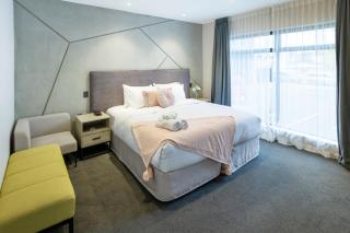 Rare Find! 3-bed CBD, Single Level, 2 car parks - 0