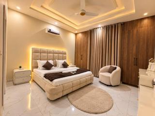 Luxury 2 Bedroom Apartment Bahria Town Phase 7 - 4