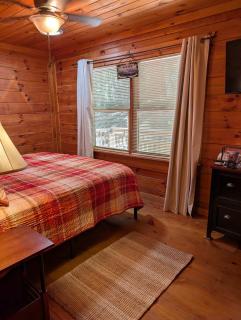 Goldfinch Rustic - Retreat w Hot Tub& Fire Pit - 2