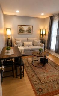 Romantic getaway Skyline View for Family of 6 - 3