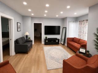 Whole 621 Home - 6 Sleep Areas - Sleeps 16 - Walk to Falls - 8