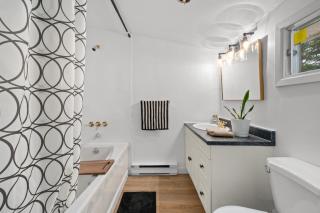 Lakeside Cottage - Nest by the Lake - Halifax - 1