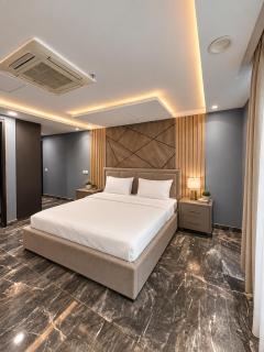 Highline Stays Goldcrest Mall and Residency DHA - 8