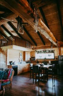 The Yellowstone cabin - part of Bear Creek Cabins - 6