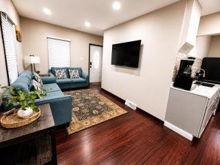 Cozy 2BR 1 Block to Falls Perfect Couple Getaway - 7