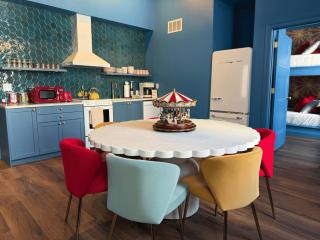 Hollyhock Suite 513 - 6