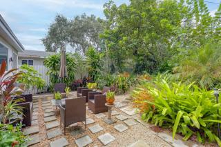 'Chez Mercedes Suite' w/ Terrace in North Miami! - 9