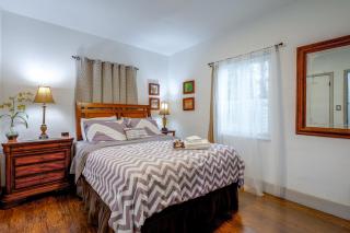 'Chez Mercedes Suite' w/ Terrace in North Miami! - 2