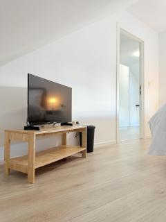 3 bedrooms, 2 studios, 1 apartment, all independent - 8