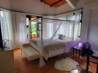 Luxury Mountain View Apartment with Balcony in Altos del Maria, Panama - 5