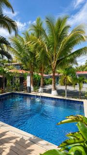 Rooms & Pool Macaws - 1