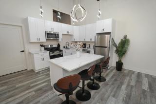Spacious 5-BR Suite Minutes from McCormick Place - 8