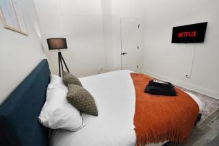 Spacious 5-BR Suite Minutes from McCormick Place - 3