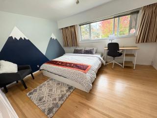 Oakridge Garden Retreat - Free Parking - 6-min walk to Skytrain - 8