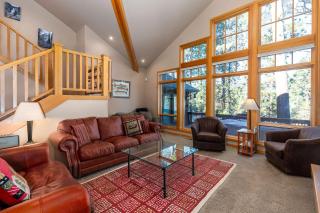 Sunriver Riverfront Escape Spacious 4 Bedroom Home with River Access and Pet-Friendly Features - 9