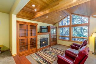 Sunriver Riverfront Escape Spacious 4 Bedroom Home with River Access and Pet-Friendly Features - 2