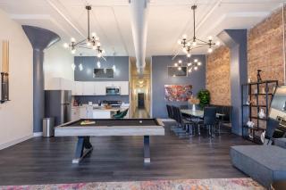 Spacious Luxury 6BR Suite with Jacuzzi and Pool Table - 8