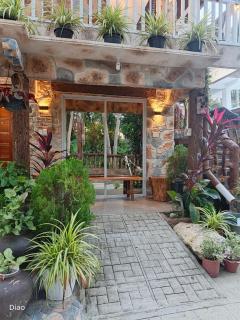 Rustic Stone House with Beach Access - Ilogmalino - 2