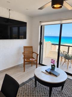Cozy 2 Bedroom Ocean Front Condo, 3 pools, balcony - 5