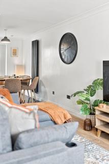 Stylish Cambridge home with parking & garden - 1