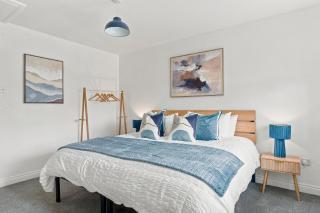 Stylish Cambridge home with parking & garden - 1