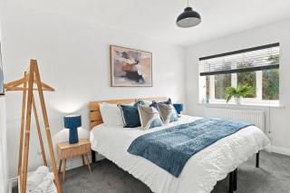 Stylish Cambridge home with parking & garden - 9