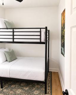 The Hilltop Hideaway I Sleeps 6 - 7