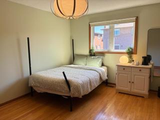 Bright Private Room with Sofa Bed & Free Parking - 9
