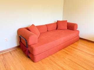 Bright Private Room with Sofa Bed & Free Parking - 3