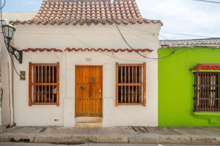 Luxury 5 Bedroom Old Town House - 9