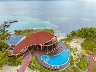 Ray Caye Island Resort - 3
