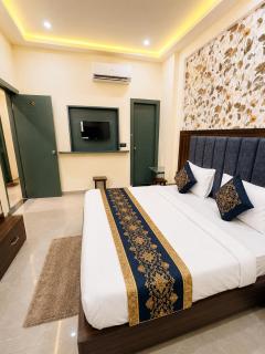 Hotel Elite International - Best Rated Area Mathura #Parking #Fully Ac - 8