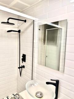 Brand new apartment near the Kadıköy bull statue - 1