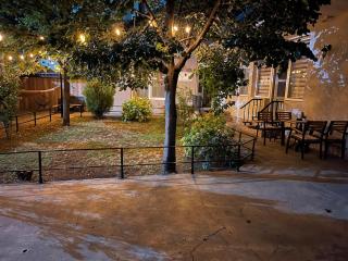 Old Town Stays - Bazaar - 2