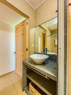 Family House with Private Jacuzzi & Pool, 3 Bedrooms - 1