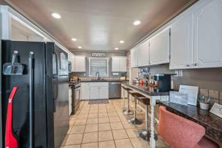 Your Modern & Cozy Haven in the Heart of Tulsa - 1