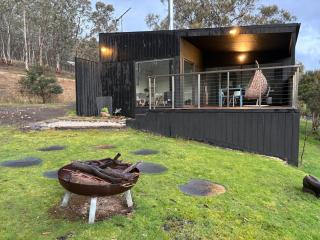 Architecturally Designed Rural Retreat 3 bedroom HOUSE or 1 bedroom CABIN with close to 180 five stars rating - 1