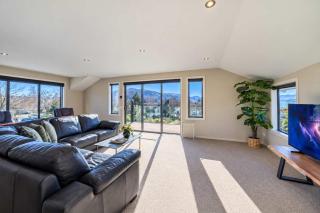 Tranquil Tekapo Stay Near Lake With Mountain Views - 1