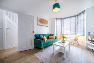 New 3BR House - Parking - Near CBS Arena - UHCW - 0
