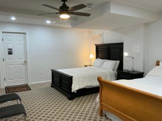 Charming House with 2 bedrooms,4beds, 2 bathrooms & Free parking - 1