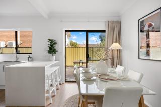 Noosa - Experience an Easy Glenelg Beach Lifestyle - 8