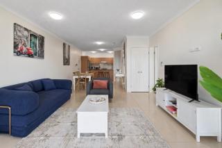 Bright 2BR Apt with Parking, Balcony & WiFi - 9