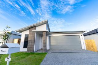 Modern Park Ridge Haven – Perfect for Families! - Holiday Home - Holiday Home - 0