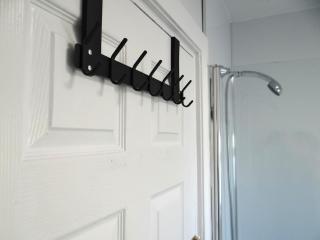 Modern 3 bedroom house in Chatham - Sleeps 6 - Netflix Included - T&C Stays - 7