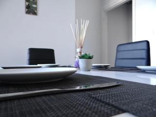 Modern 3 bedroom house in Chatham - Sleeps 6 - Netflix Included - T&C Stays - 5