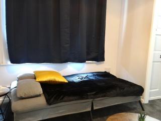 Modern 3 bedroom house in Chatham - Sleeps 6 - Netflix Included - T&C Stays - 4